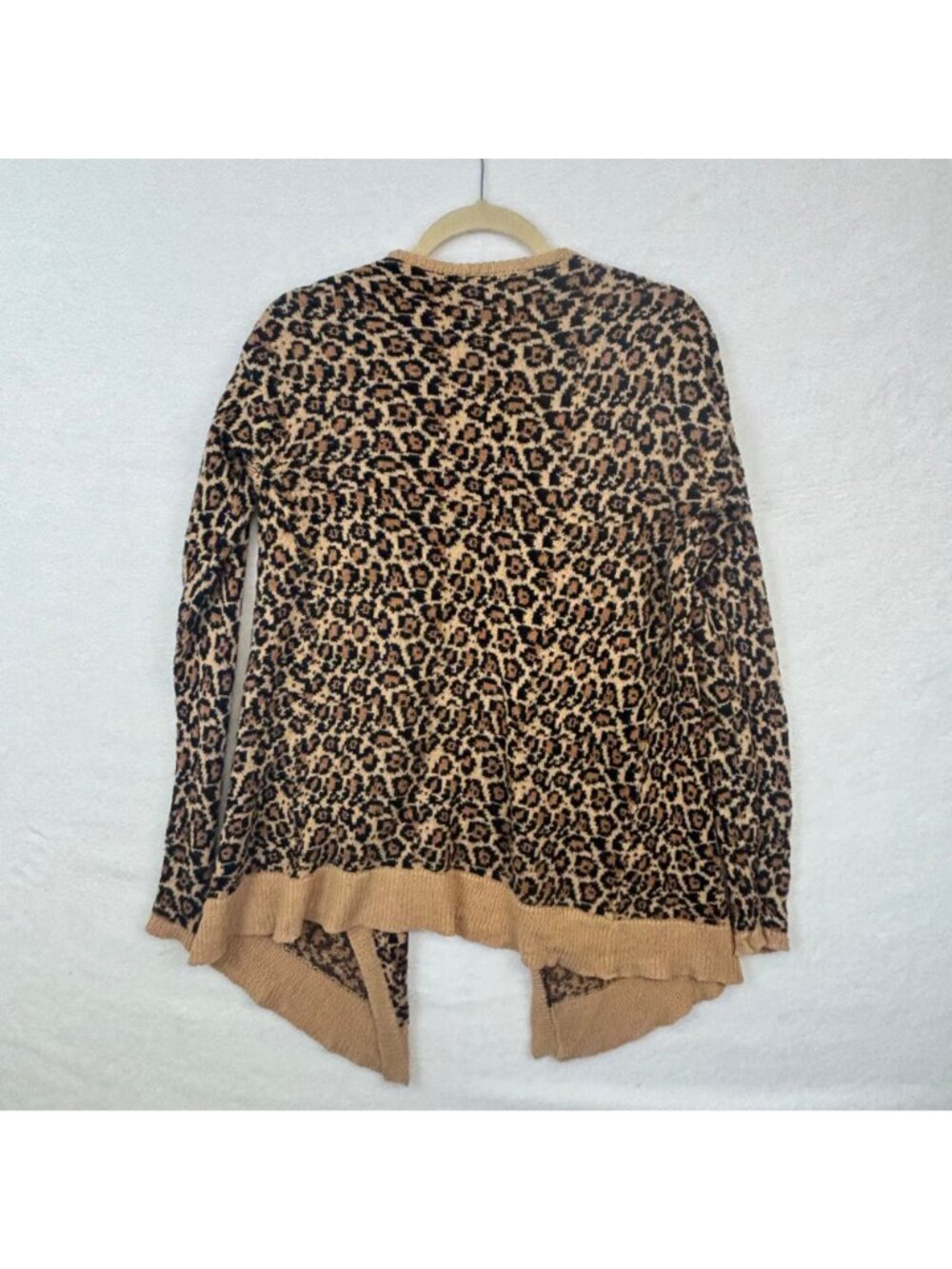 ✨3/$30 Leopard Print Cardigan Sweater Open Front Size M - Picture 5 of 5